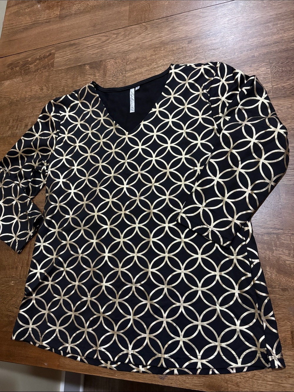 Lulu B Top. Black and gold. Small. Stretchy. 3/4 sleeves